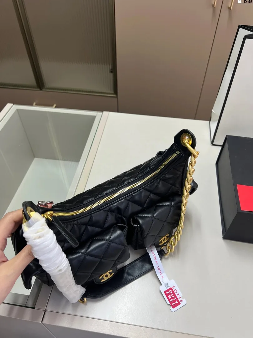 Chanel 25C Multi-Pocket Hobo Bag — Photo 9