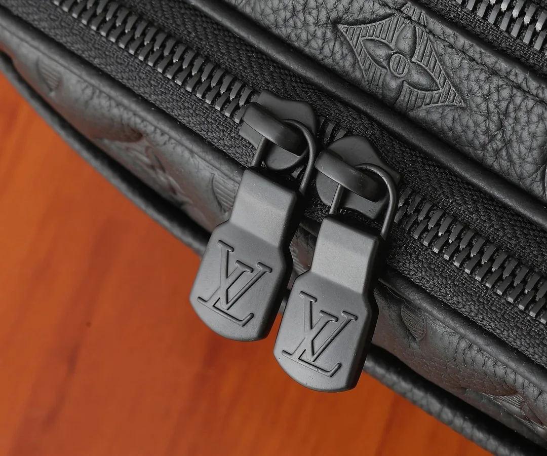 Louis Vuitton Alpha Messenger Bag — Photo 13