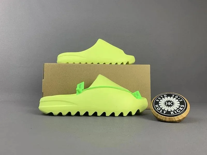 Yeezy Slide Foam Sandal Collection — Photo 9