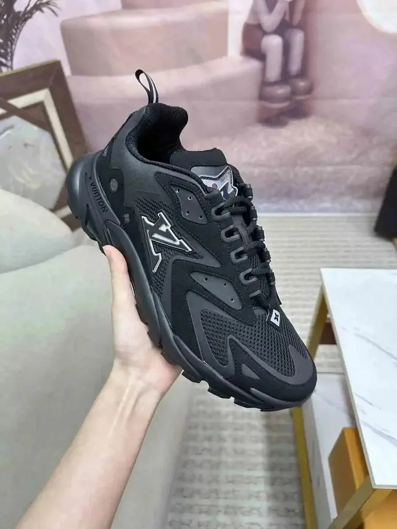 Louis Vuitton LV Trainer White Low-Top Trainers — Photo 6