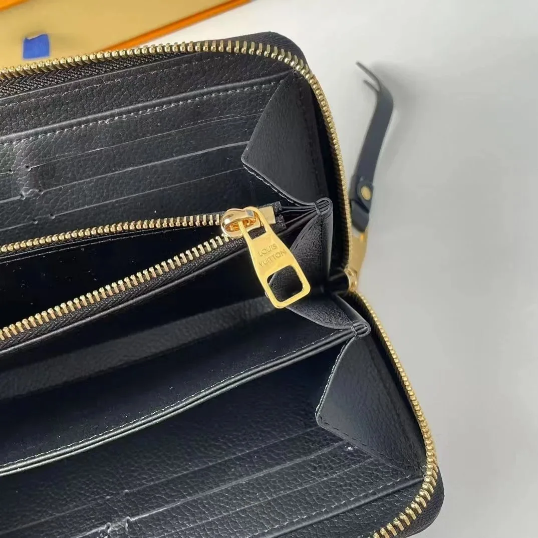 Louis Vuitton Leather Handbag — photo 4