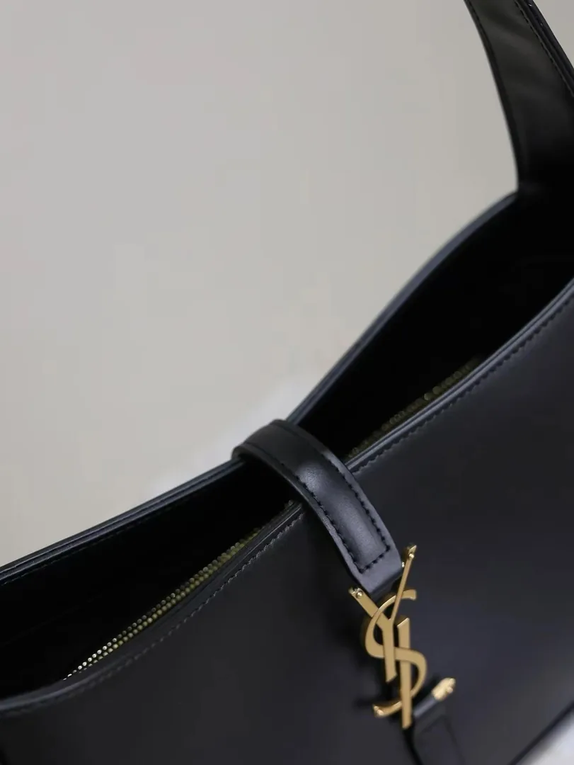 Saint Laurent Leather Shoulder Bag — photo 6