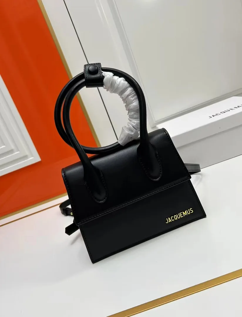 Jacquemus Leather Bag — photo 10