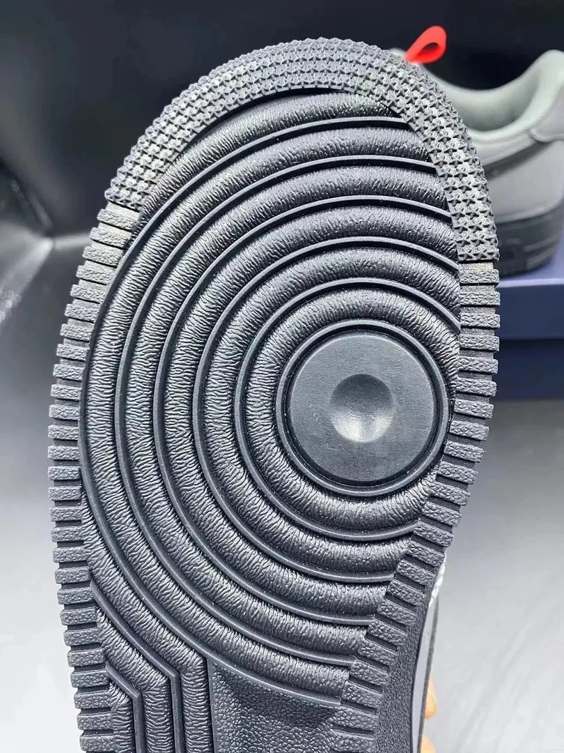 Air Jordan 1 Low Medium Gray — Photo 13