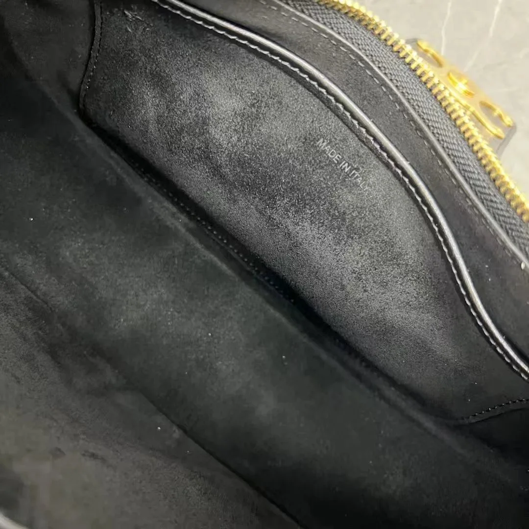 Chanel Leather Handbag — photo 4