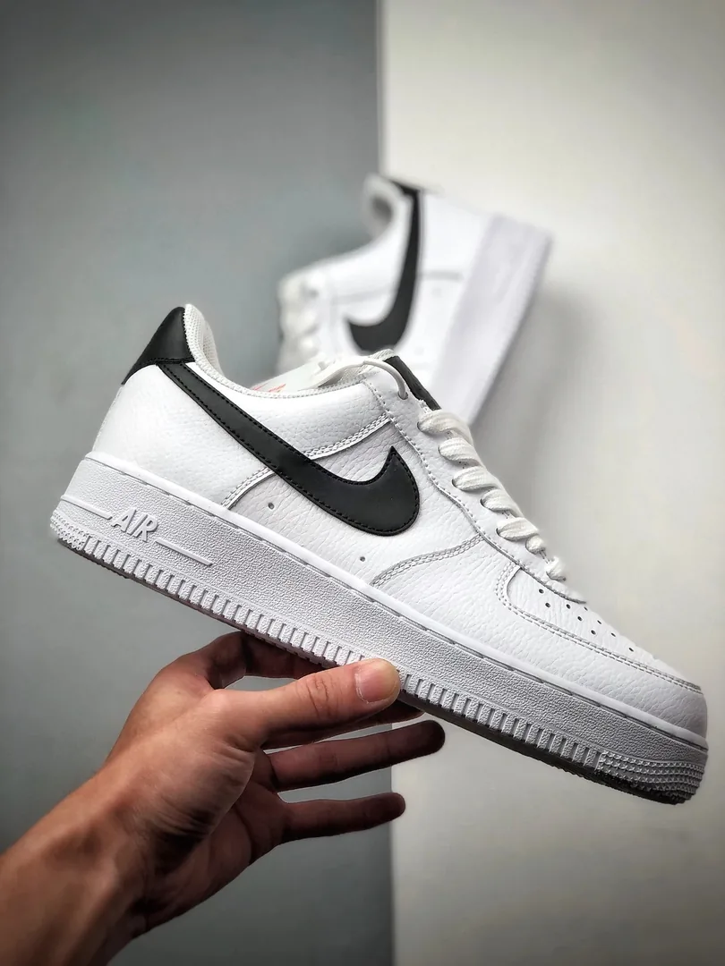 White Black Air Jordan 1 Low — Photo 4