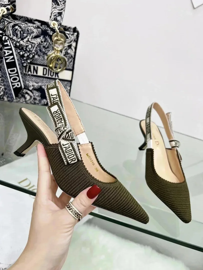 High Heels — Photo 12