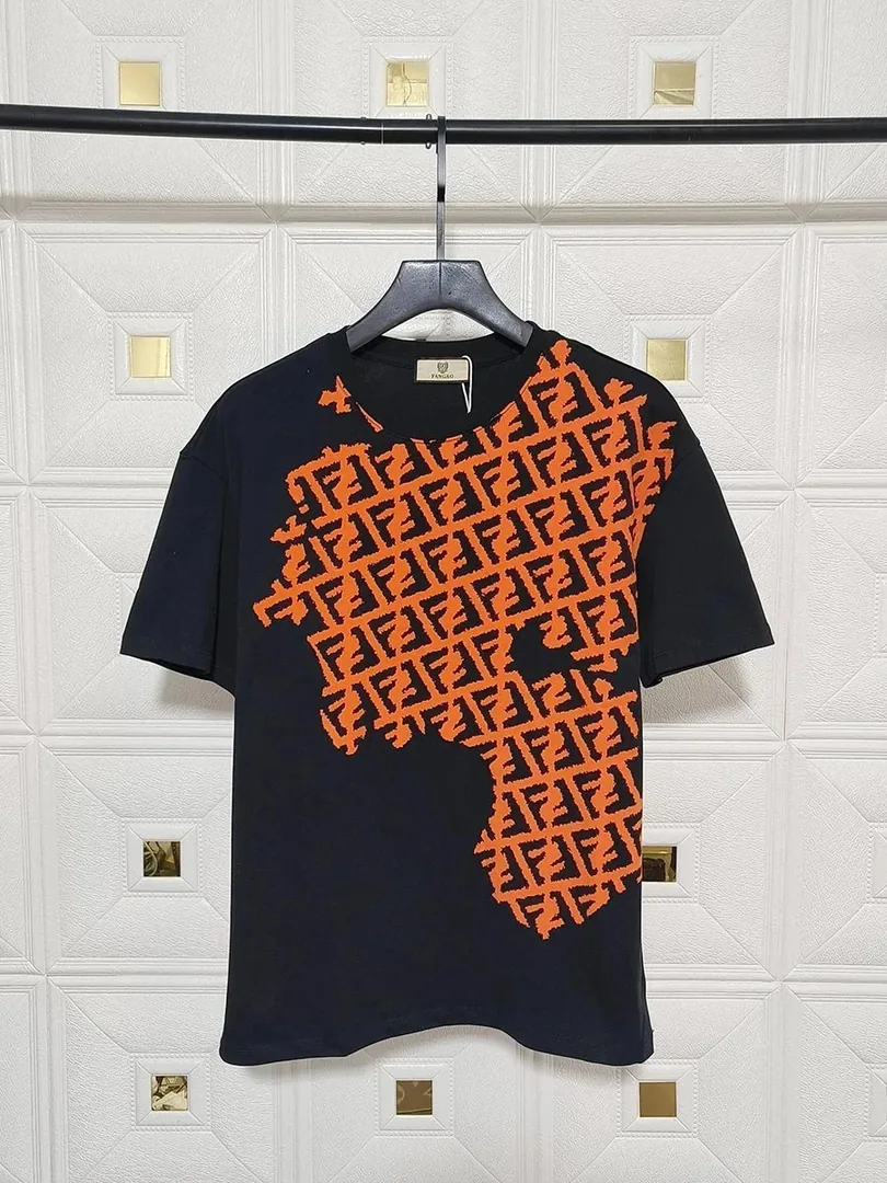 Burberry Short-Sleeve T-Shirt — photo 4