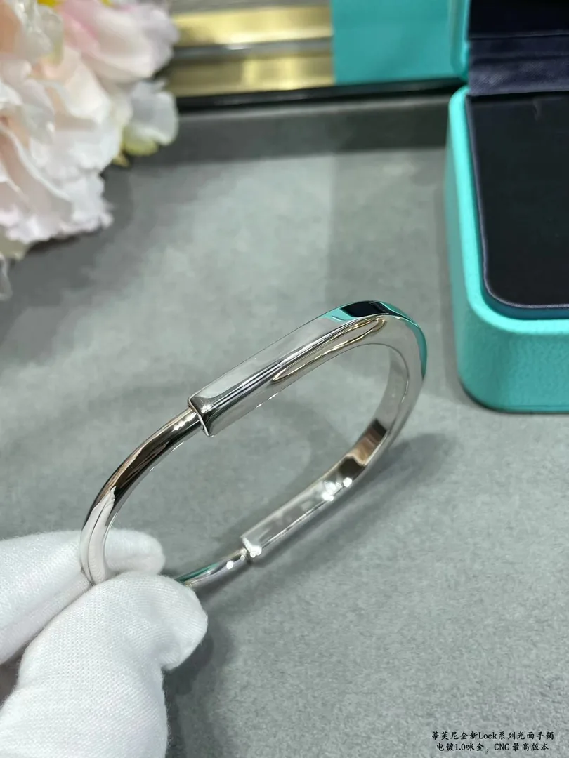 Gold Plated Smooth Lock Bracelet — Photo 8
