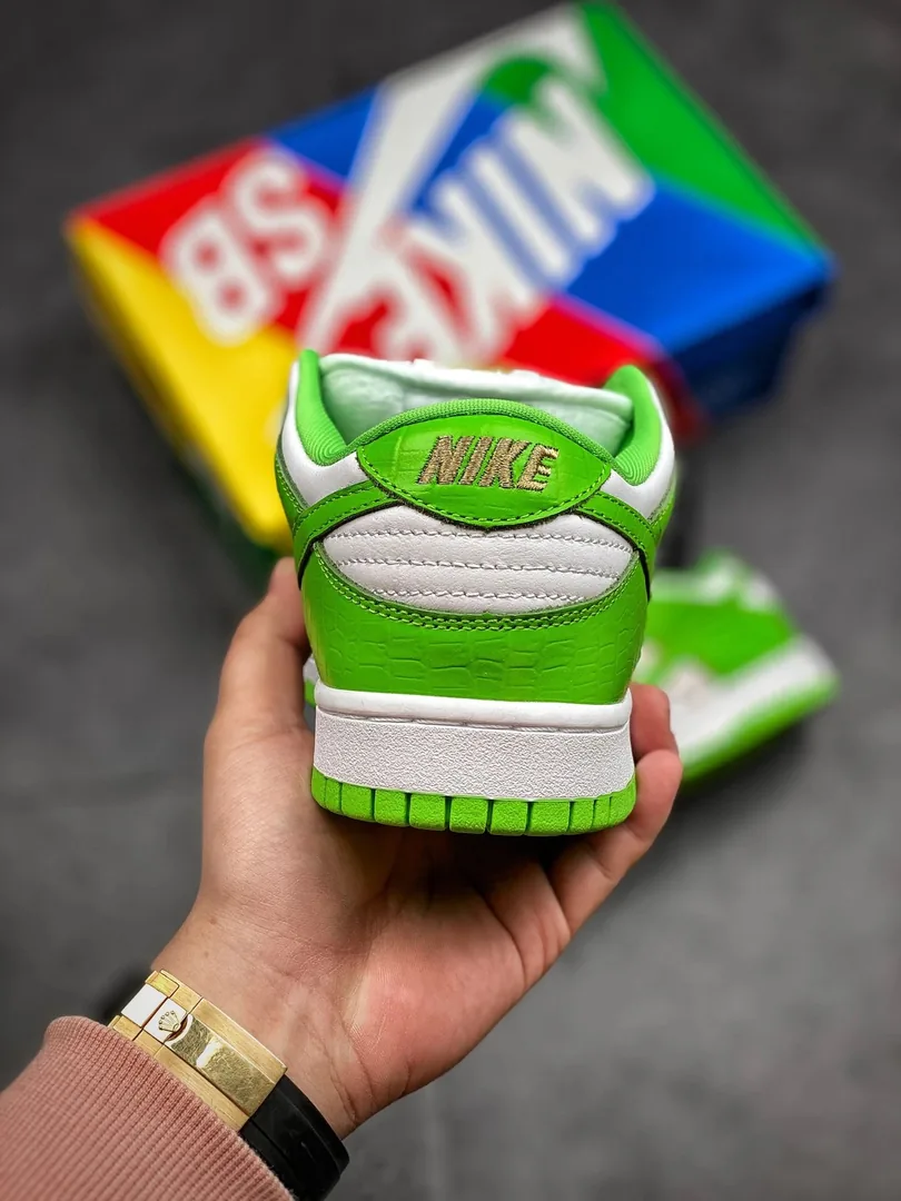 Nike SB Dunk Low Supreme Collaboration Sneakers — photo 8
