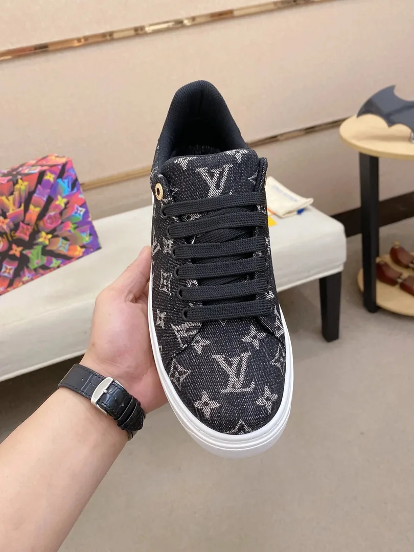 Louis Vuitton Daily Wear Low-Top Sneakers — photo 3