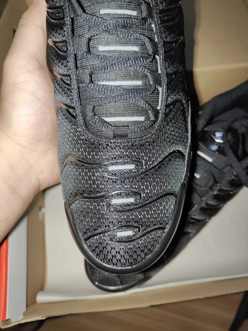 Black Nike Air Max Plus TN — Photo 3