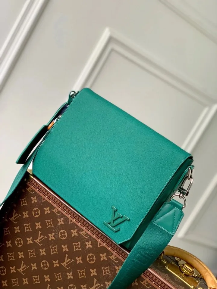 Louis Vuitton Takeoff Bag — Photo 10