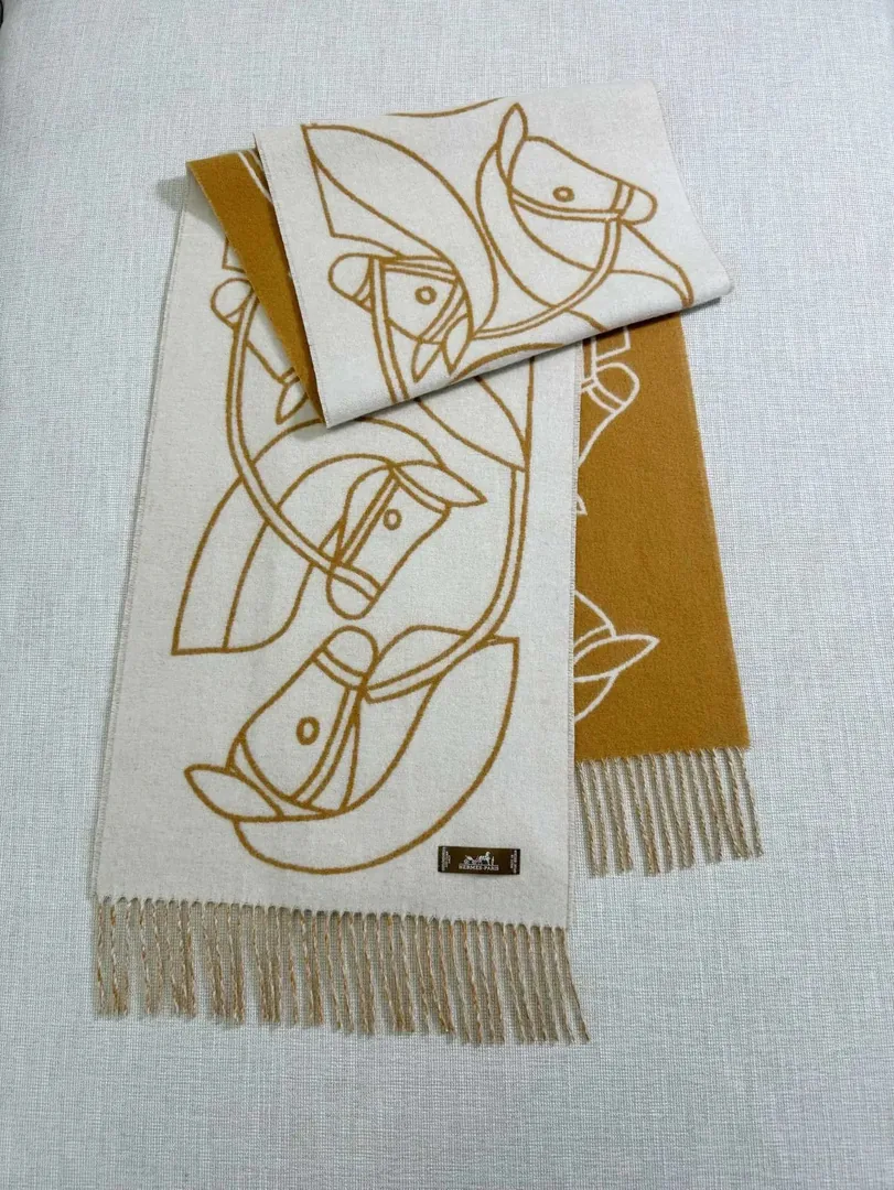 Equestrian Interlock Cashmere Scarf — Photo 5