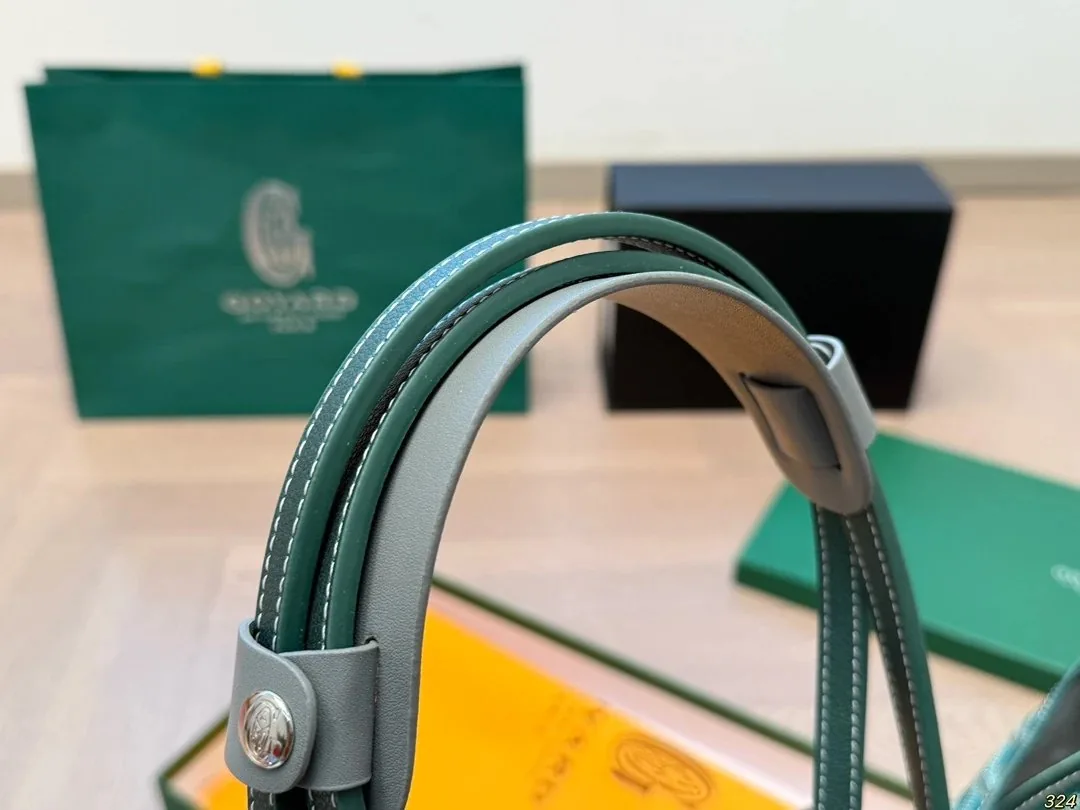 Classic Tote Bag — QC