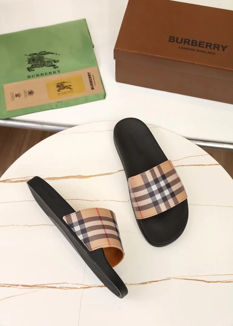 Burberry Slides — photo 6