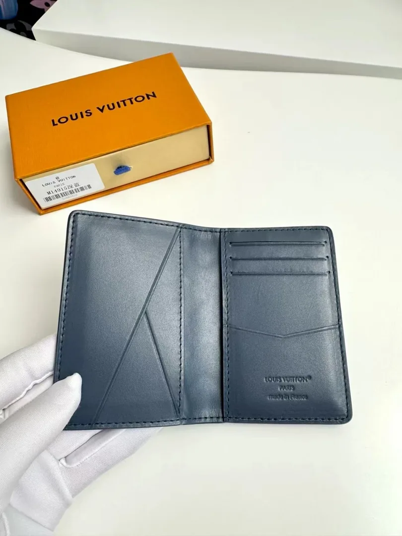 Louis Vuitton Leather Bag — photo 9