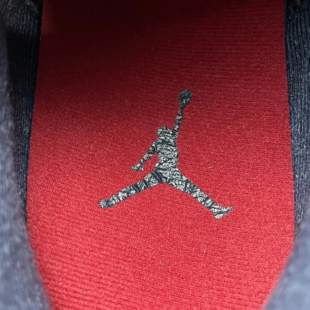 Jordan 4 Fire Red Sneakers — Photo 8