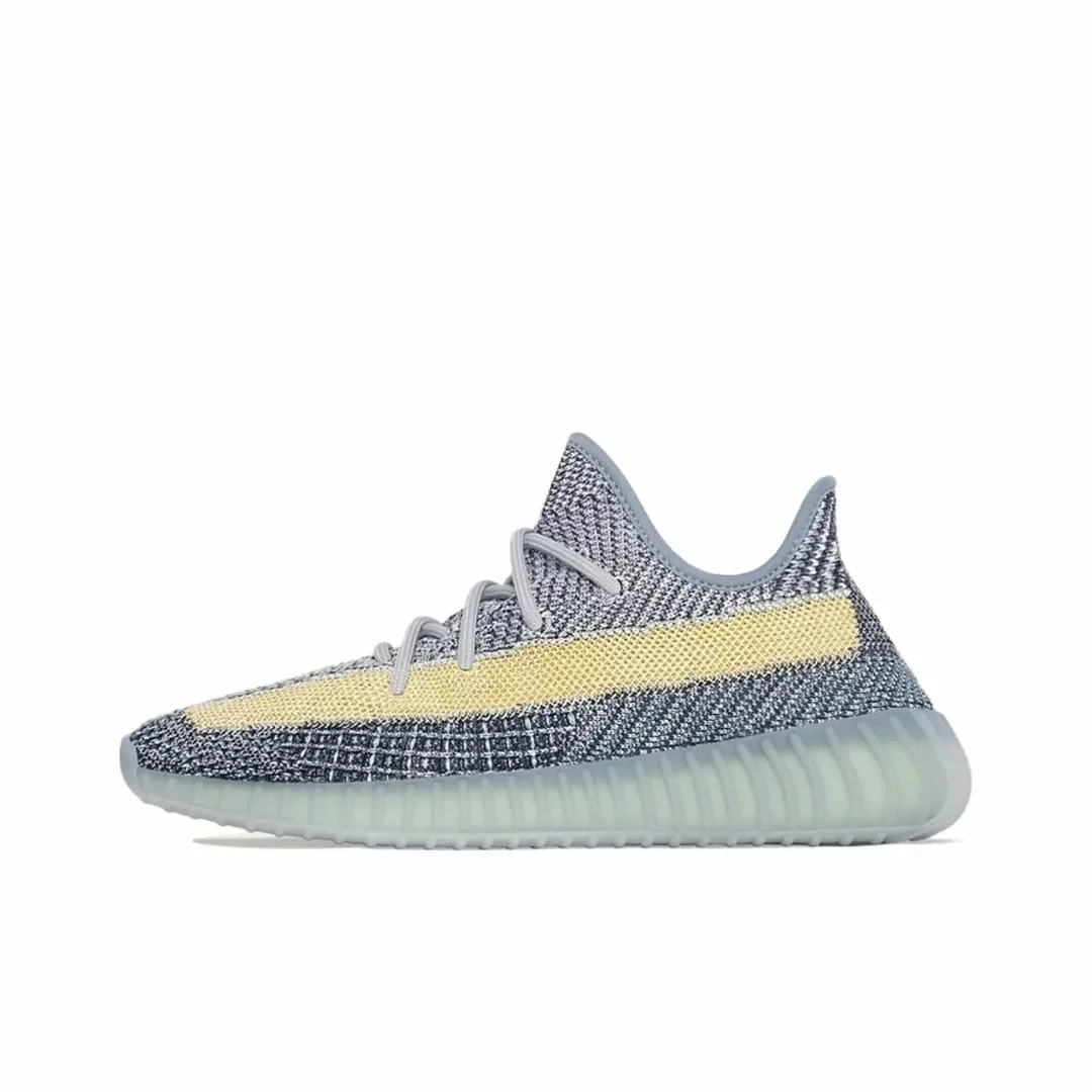 Yeezy 350 V2 Sneakers — Photo 11