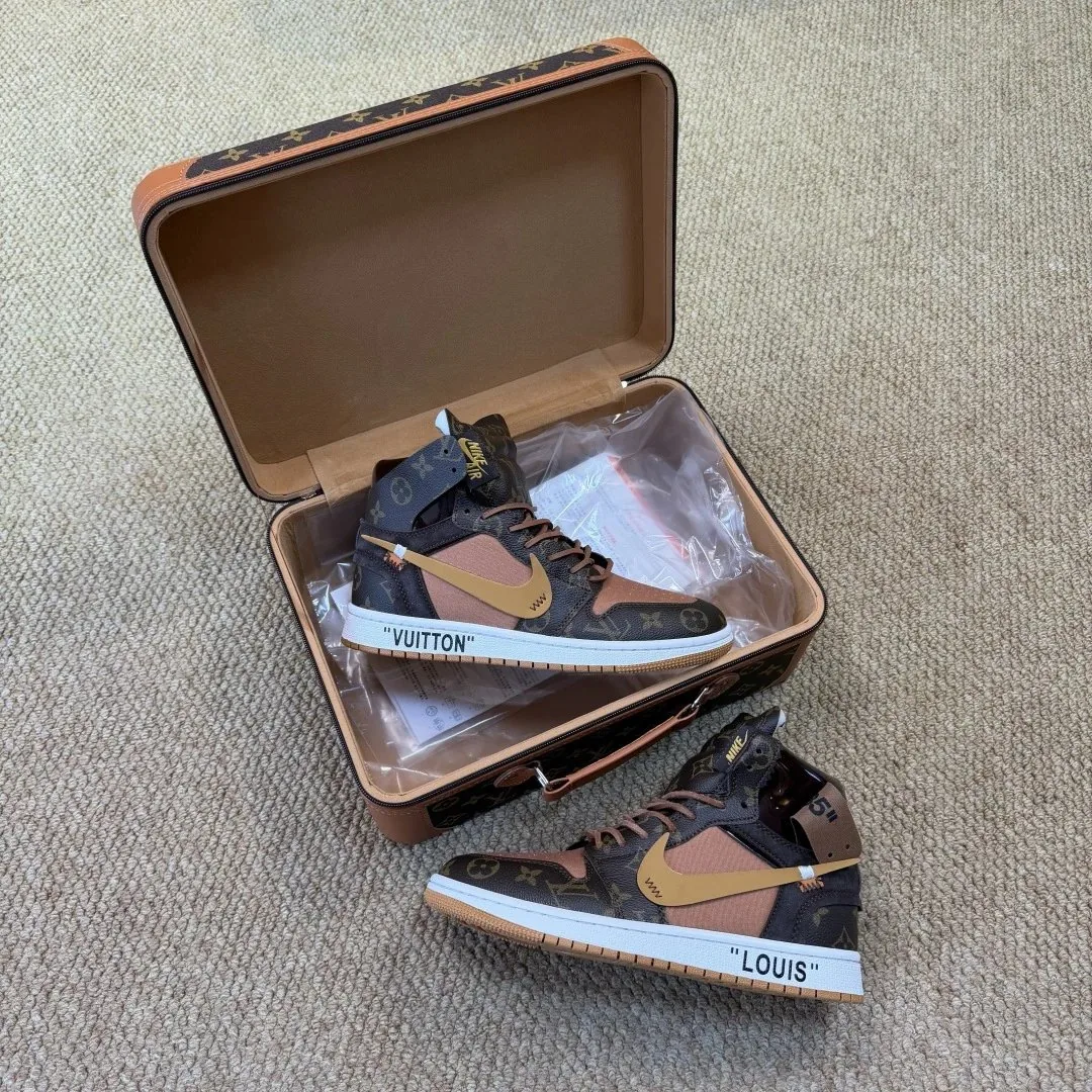Jordan 1 High Triple Collab Monogram Sneakers With Trunk Cas — photo 12