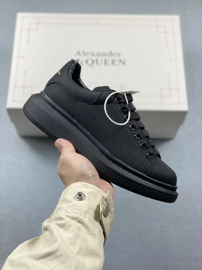 Alexander McQueen Oversized Sneaker White Athletic Trainers — Photo 6