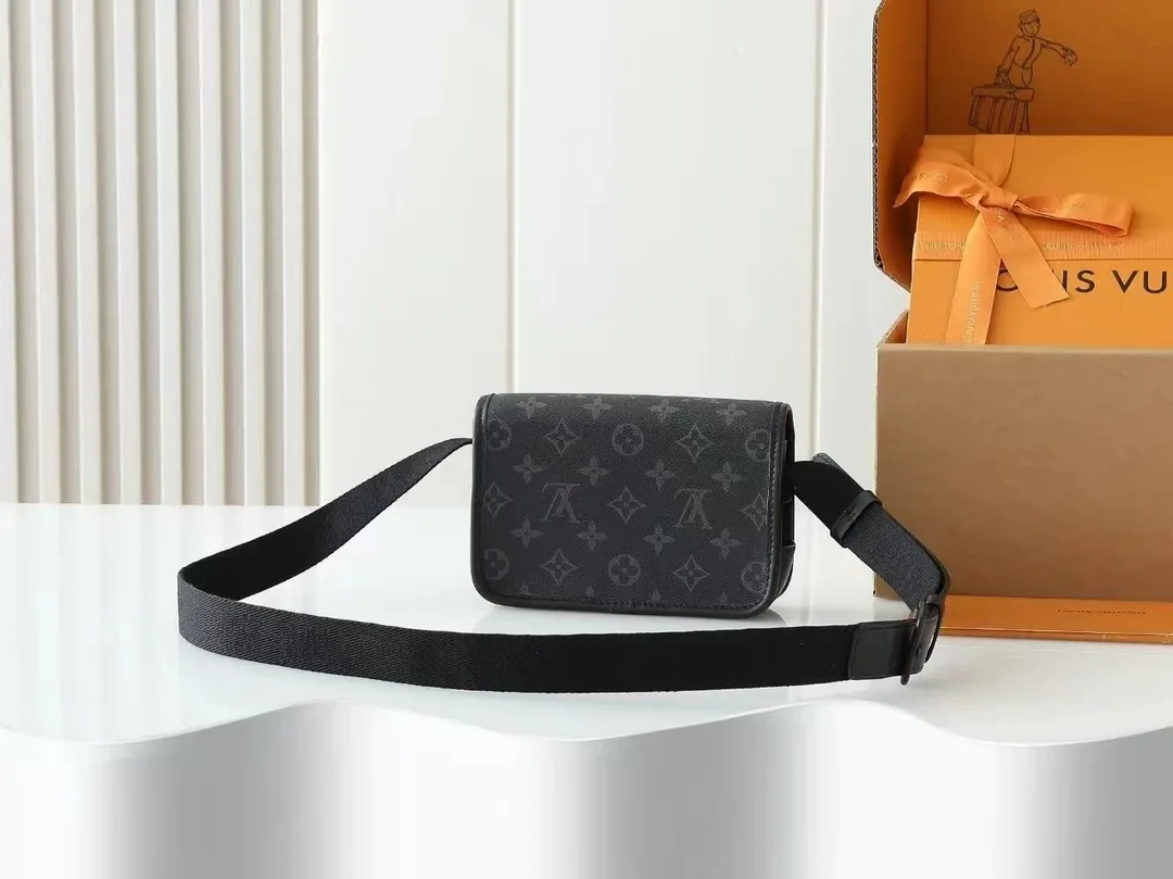 Louis Vuitton Leather Purse — photo 2