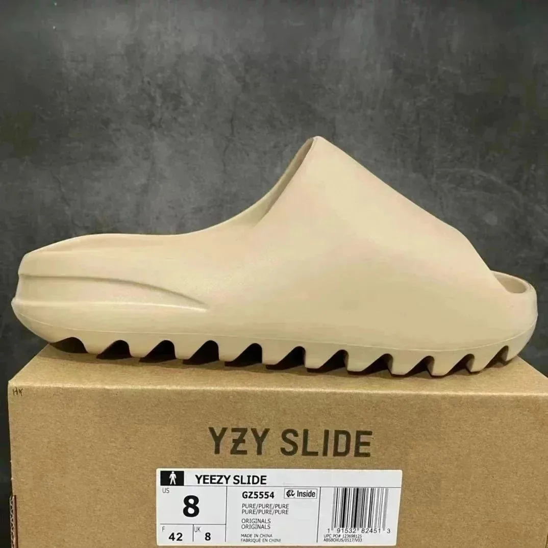 Yeezy Slides — Photo 5