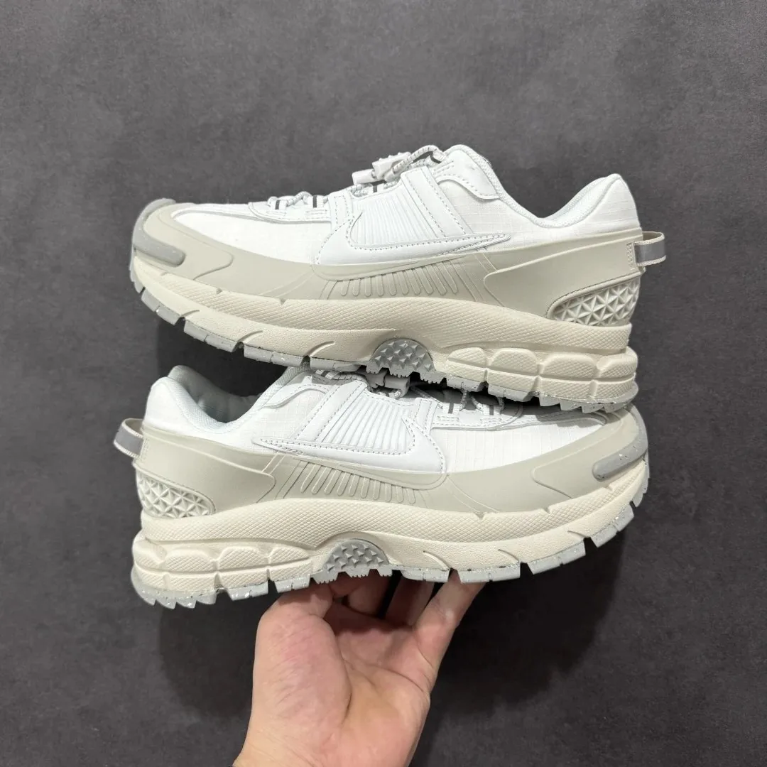 Nike Vomero 5 Sneakers — Photo 5