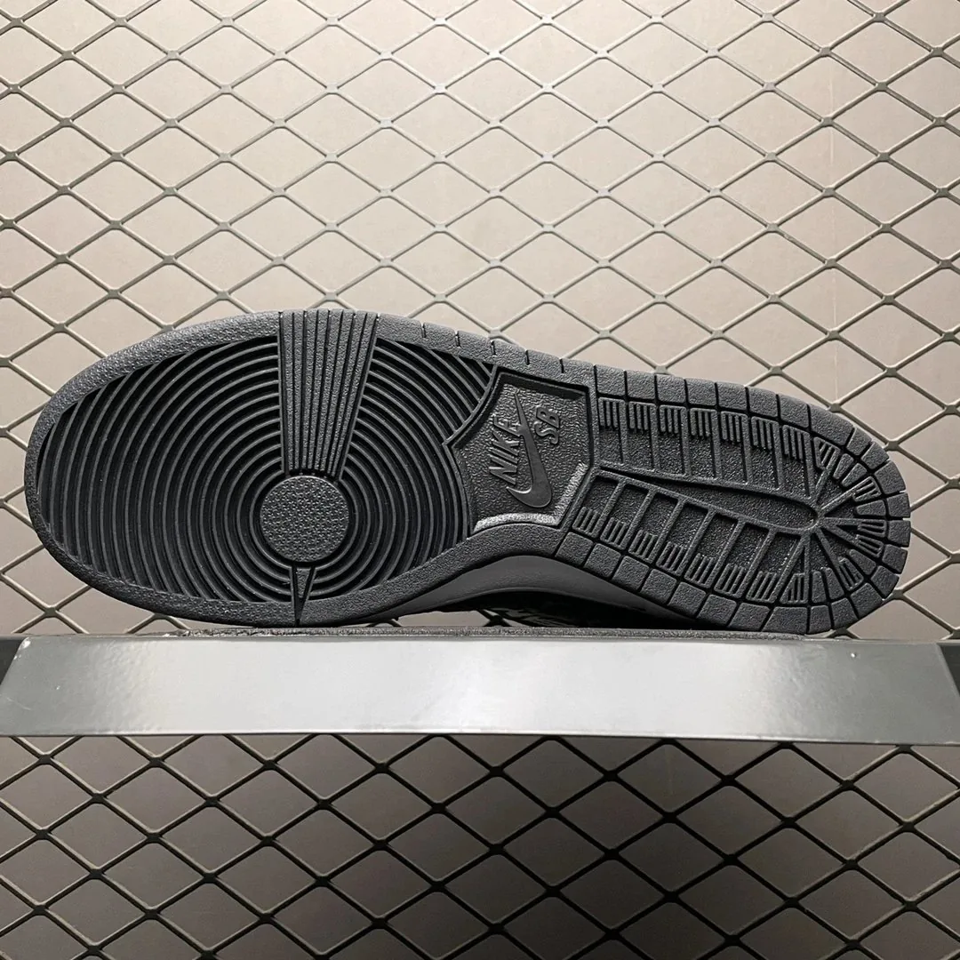 Nike Dunk Low SB Black Neckface — Photo 5