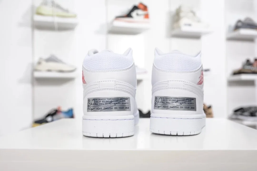 Air Jordan 1 Mid Euro Tour — Photo 2