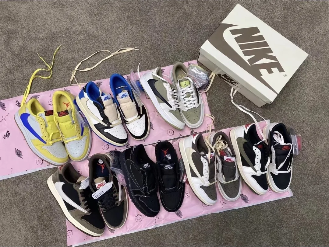 Air Jordan 1 Black Sneakers — Photo 2