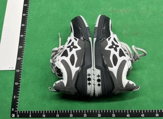 Louis Vuitton LV Trainer Grey Low-Top Runners — Photo 13