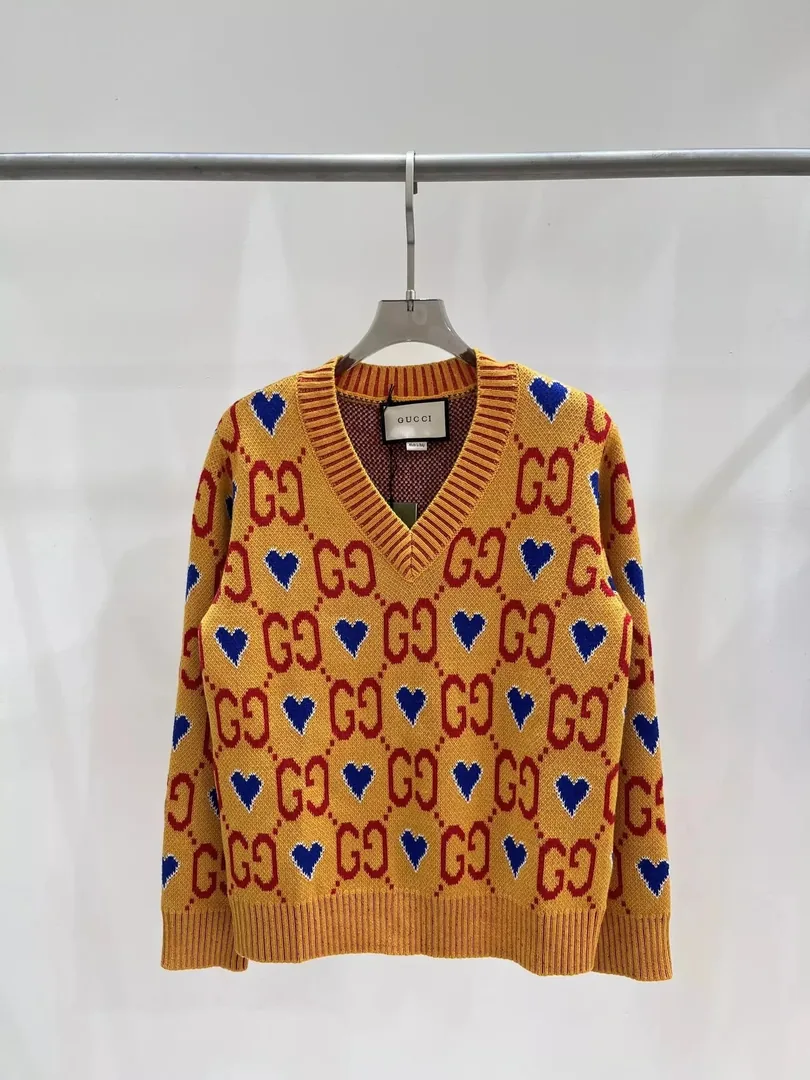 Pullover Sweatshirt — Photo 11