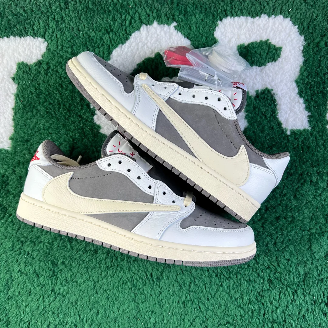 Air Jordan 1 Low Sneakers — Photo 4