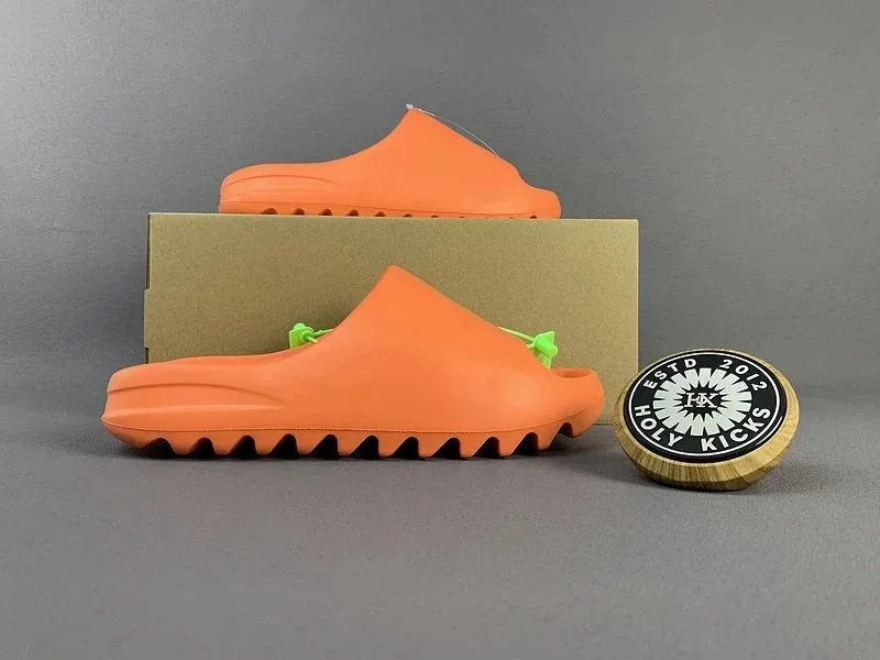 Yeezy Slide Foam Sandal Collection — Photo 3