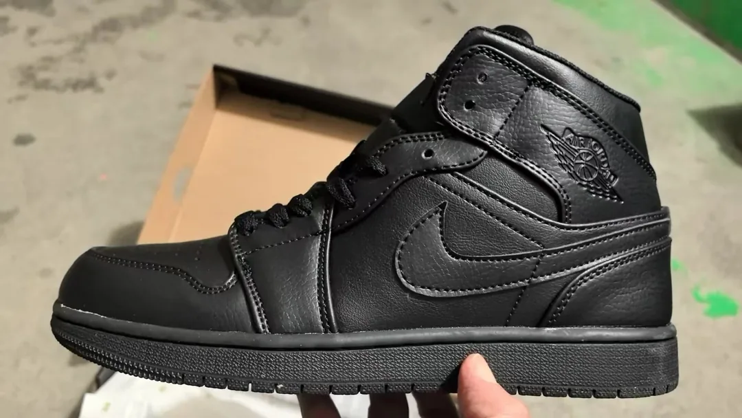 Black Air Jordan 1 Mid