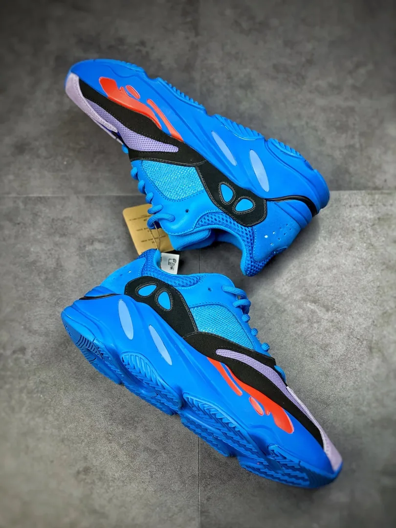 Adidas Yeezy Boost 700