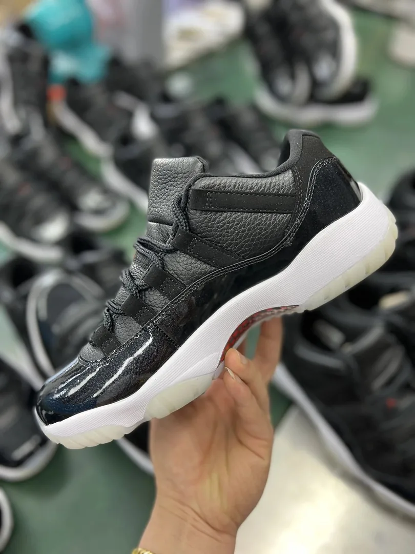 Air Jordan 11 Low Camo — QC