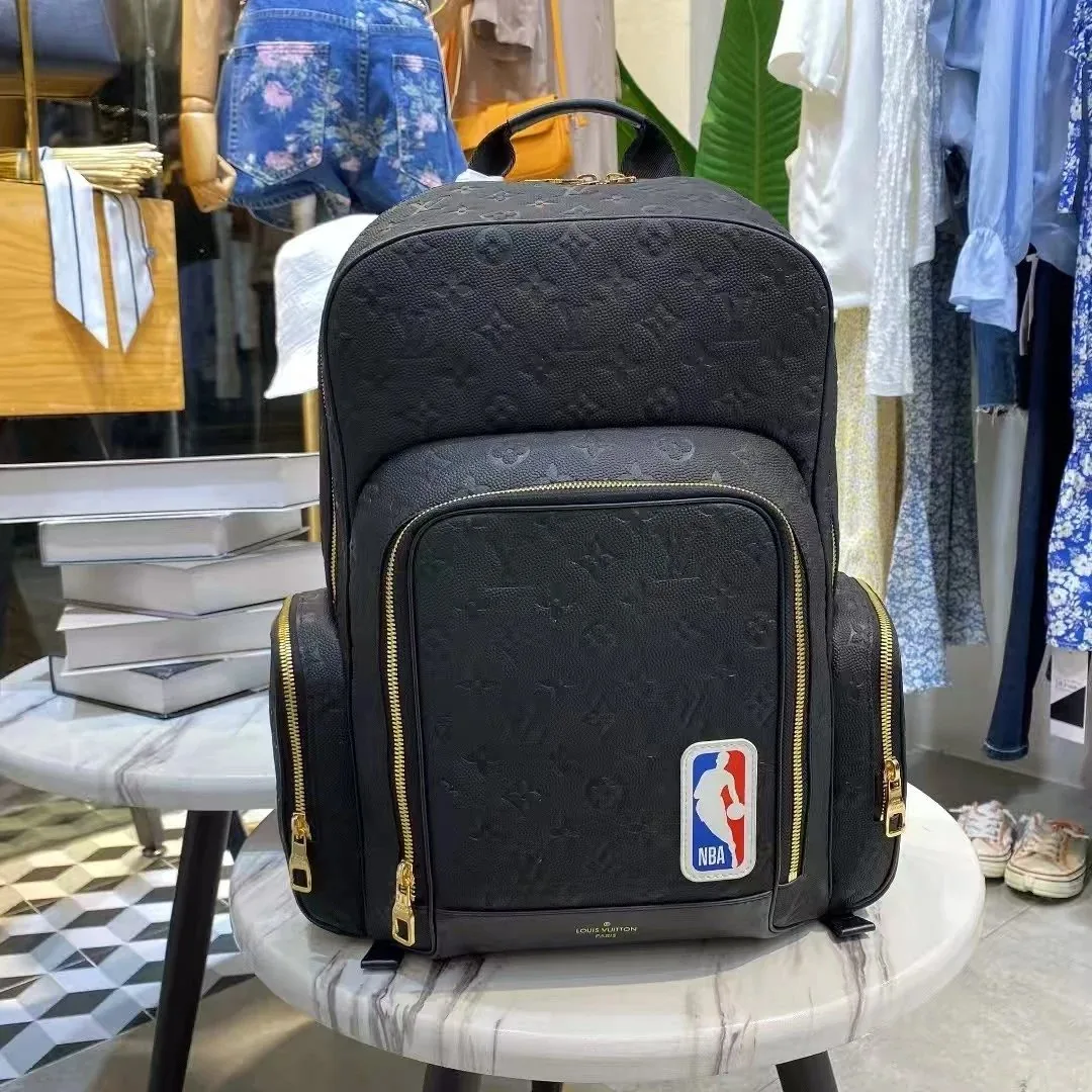 Louis Vuitton Leather Shoulder Bag — photo 4