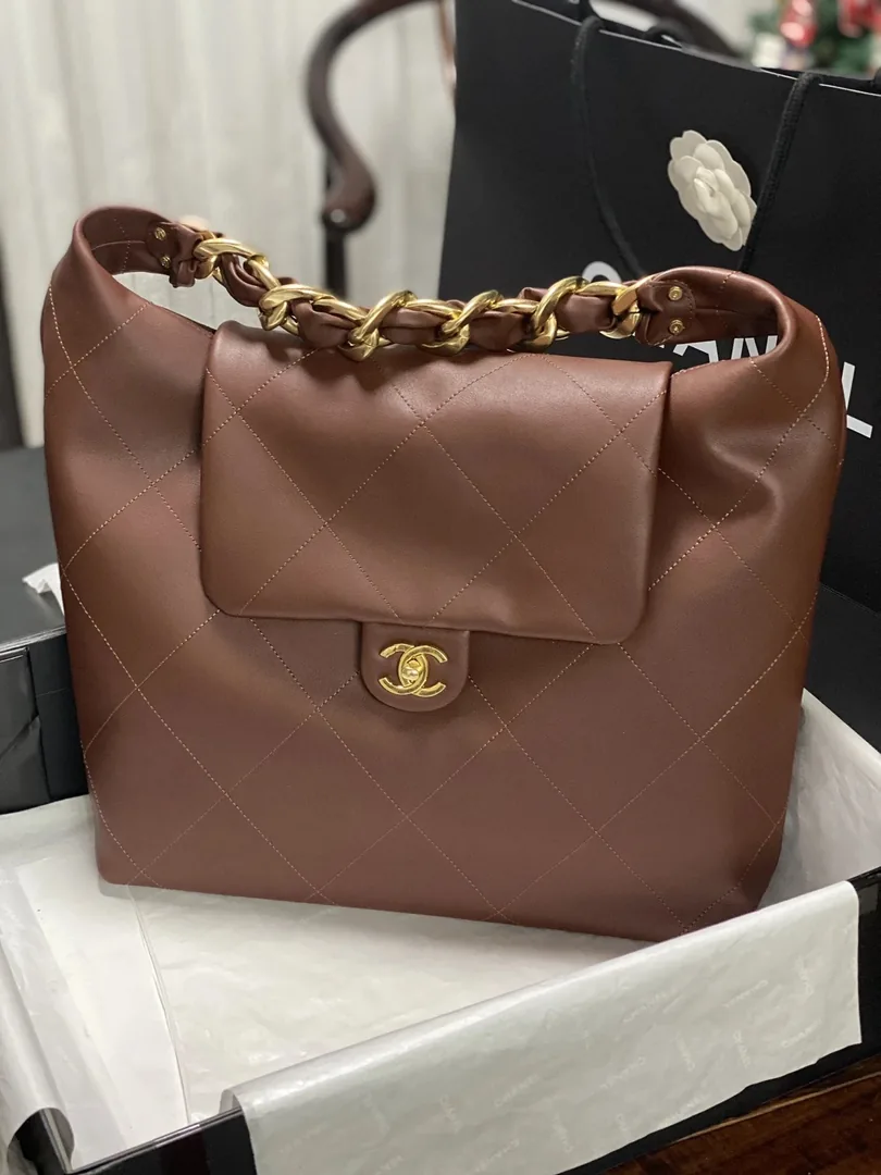 Chanel 25K Leather Hobo Bag — QC