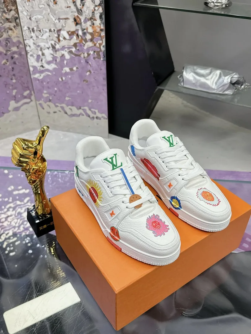 Louis Vuitton LV Trainer Graffiti Print Low-Top Trainers — Photo 4