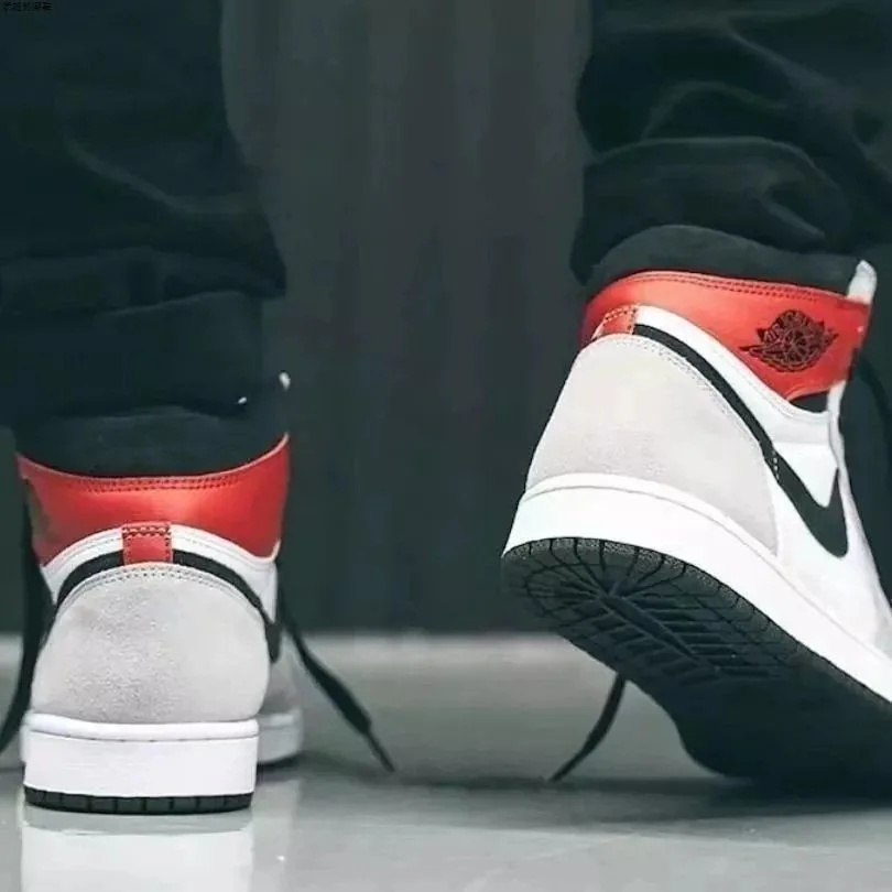 Air Jordan 1 High Smoke Grey — Photo 3