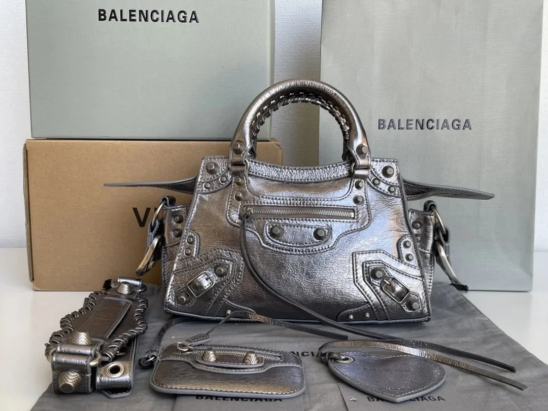 Balenciaga Neo Cagole Motorcycle Bag — QC