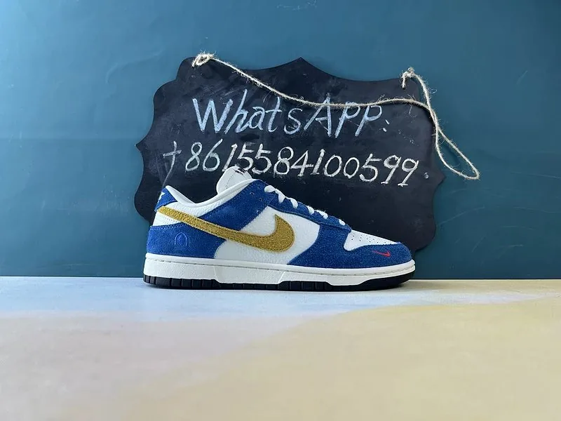 Nike Dunk Sneakers — Photo 13