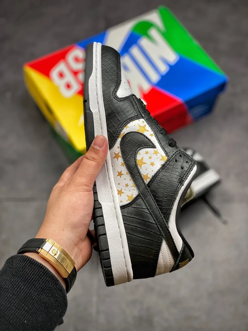 Nike SB Dunk Low Supreme Collaboration Sneakers — photo 11