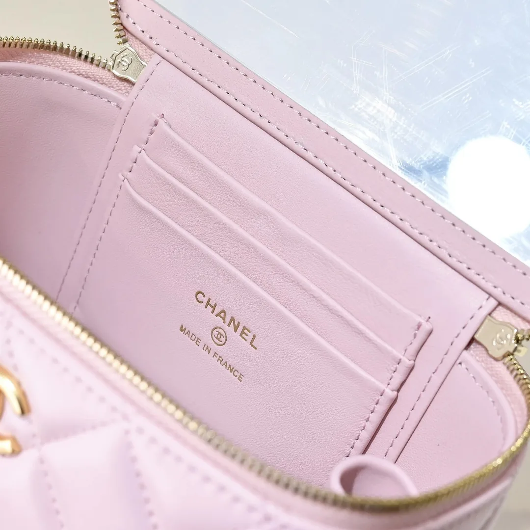 Chanel Leather Handbag — Zdjęcie 14