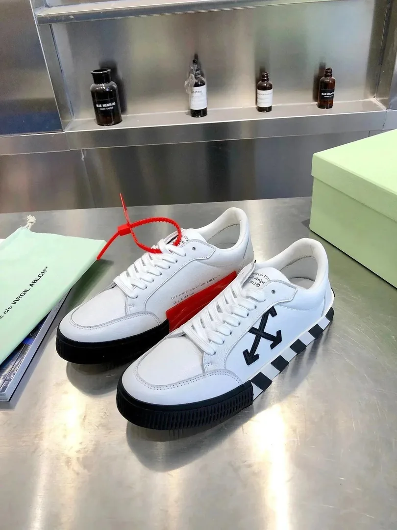 Off-White Vulc Low Lace-Up Skate Shoes — Photo 9
