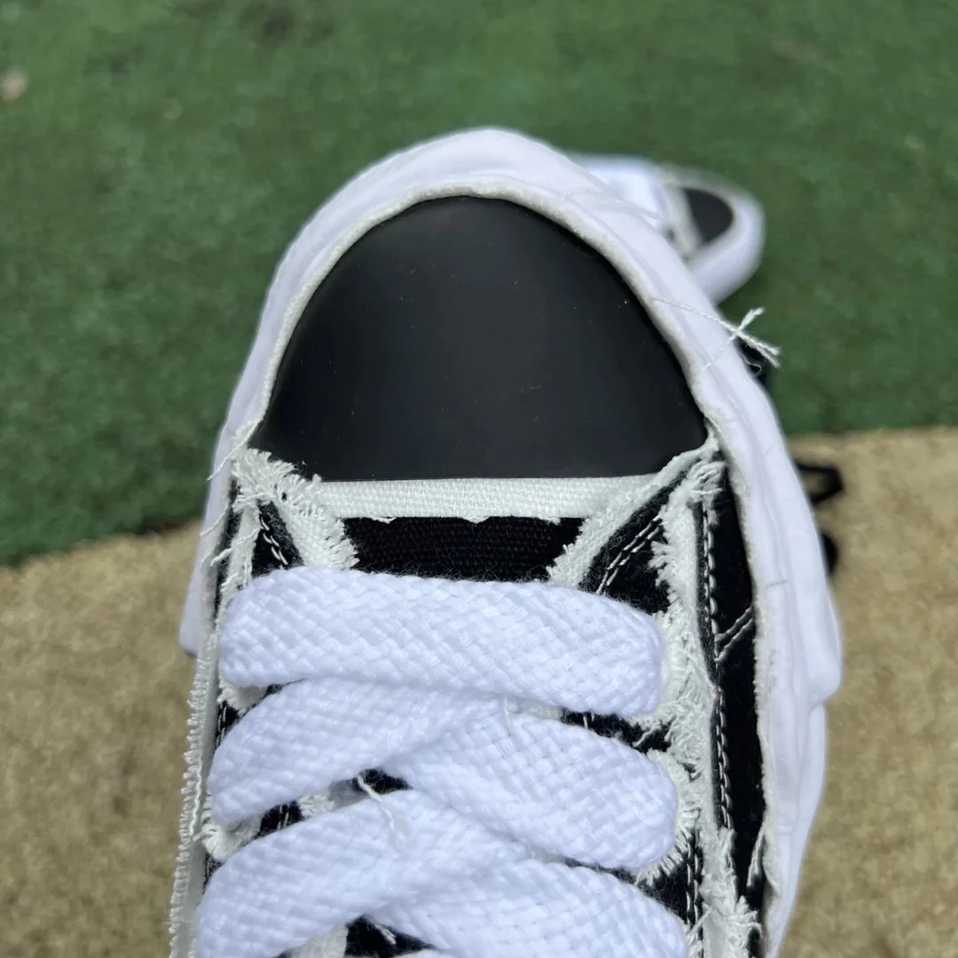 Maison Mihara Yasuhiro Grey Suede Low-Top Sneakers — Photo 14