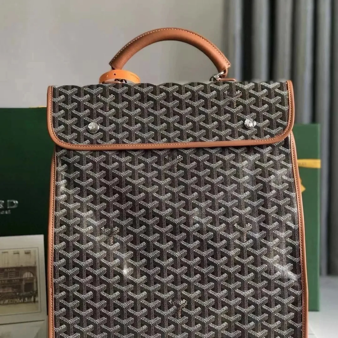 Street Style Travel Bag — Photo 10