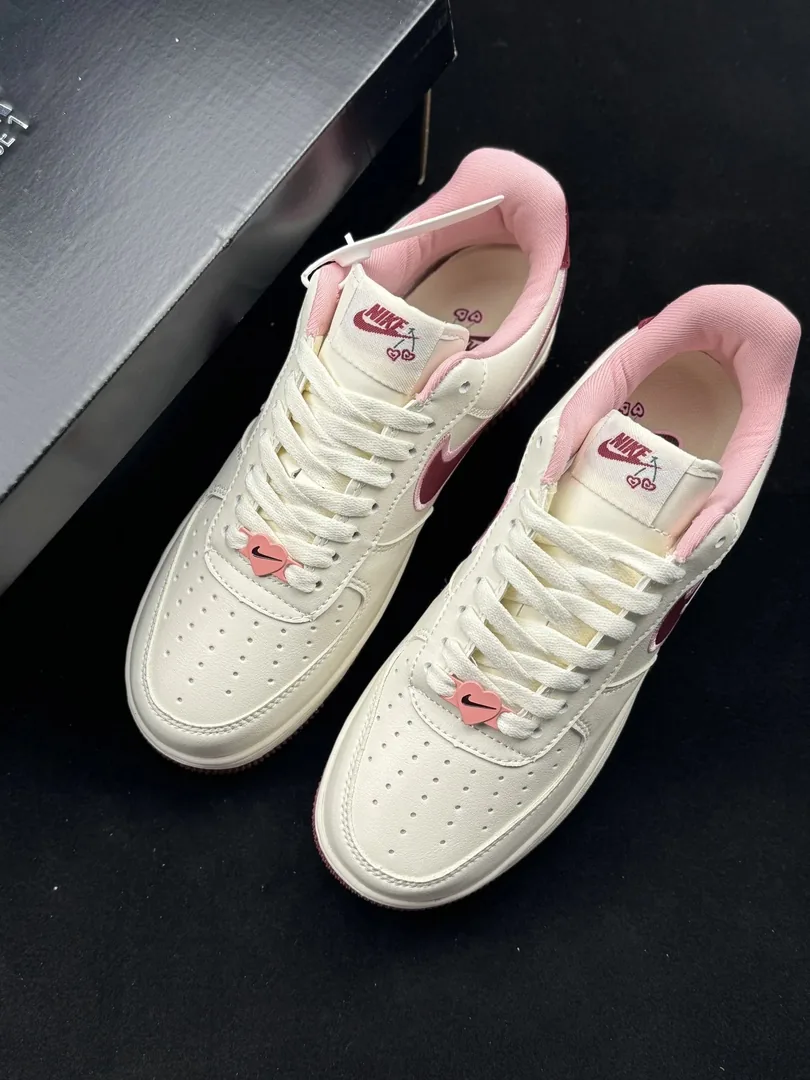 Air Jordan 1 Low Valentine — photo 8